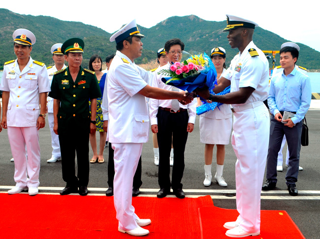 Tàu Hải quân Hoa Kỳ thăm Cảng quốc tế Cam Ranh