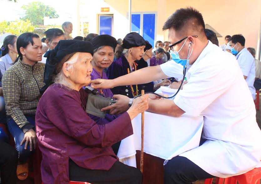 Binh đoàn 16: Khám bệnh, cấp thuốc miễn phí cho đối tượng chính sách và người có công
