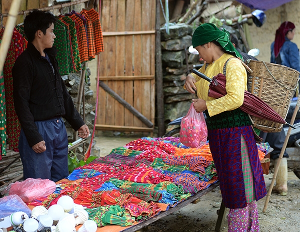 Những phiên chợ vùng cao là một nét văn hóa đặc sắc của người dân nơi đây.