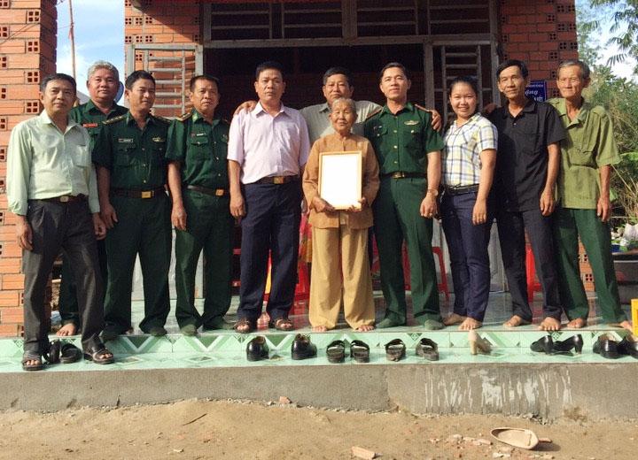 Ấm áp nghĩa tình nơi biên cương
