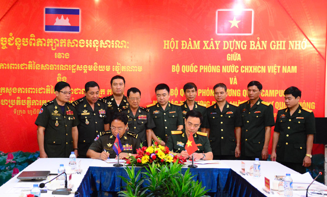 Hội đàm Xây dựng Bản ghi nhớ hợp tác xây dựng pháp luật quân sự, quốc phòng