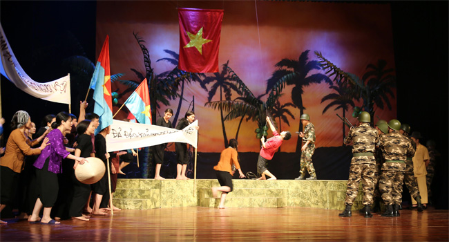 Hoàn thành dàn dựng tác phẩm “Ngọn đèn trước gió”