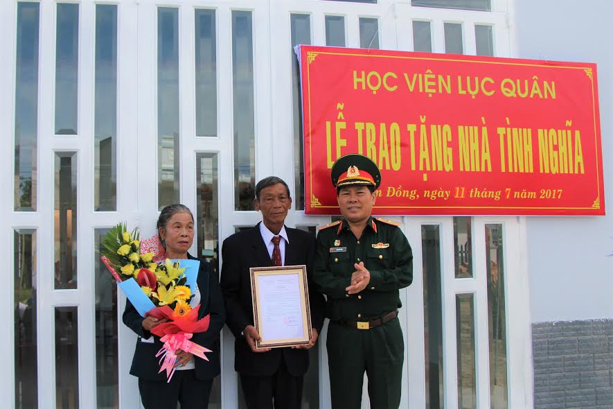 Học viện Lục quân trao tặng 3 căn nhà tình nghĩa