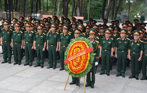 Học viện Quân y tri ân các anh hùng liệt sĩ tại Quảng Trị