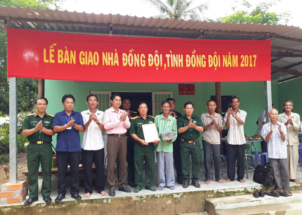 Quân khu 9 bàn giao hai căn nhà tình nghĩa
