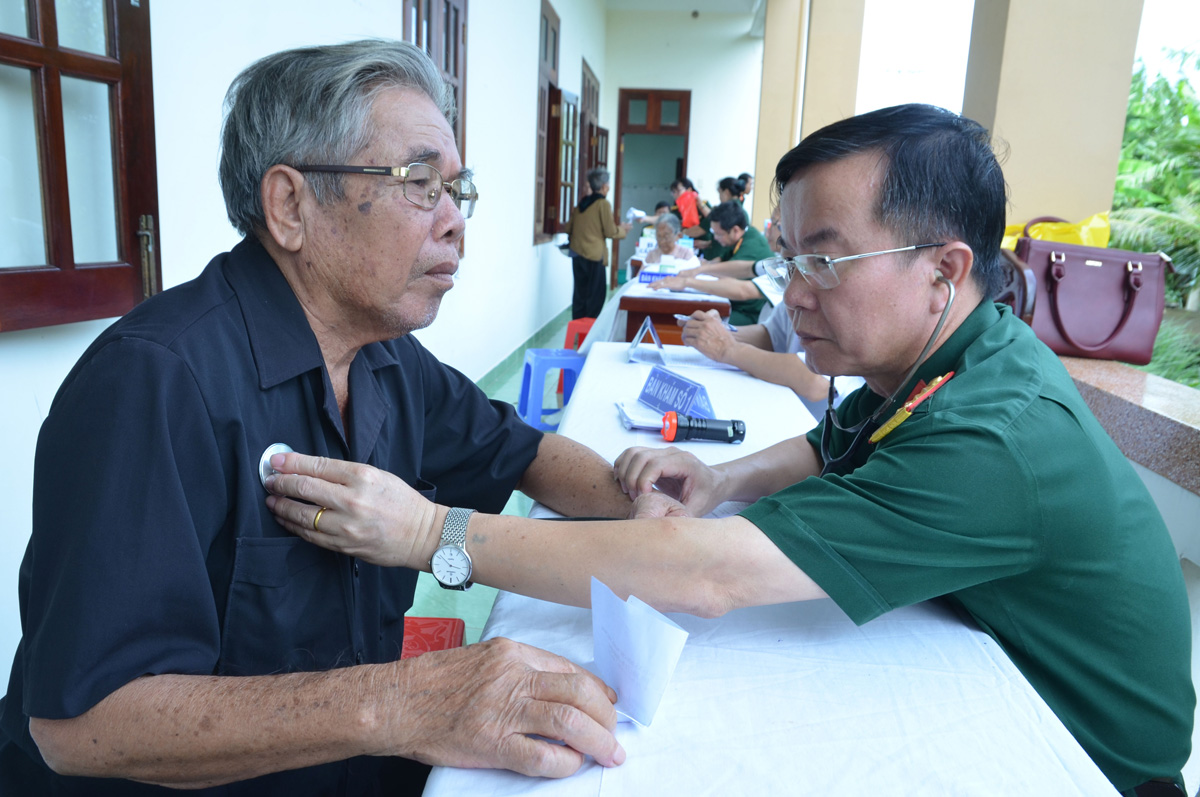 Quân đoàn 4 phối hợp chăm lo đối tượng chính sách
