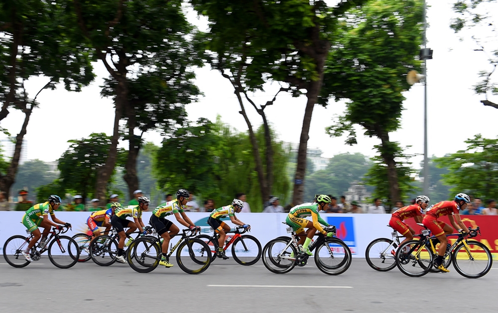 Trọng chặng 1, giải thưởng dọc đường sẽ được tính tại vòng 10 và vòng 20, với số điểm cộng cho nhất, nhì, ba lần lượt là 3 giây, 2 giây và 1 giây.