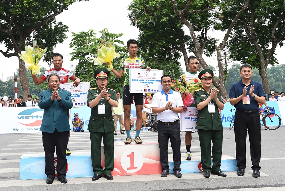 Kết thúc chặng 1, VĐV Nguyễn Cường Khang (Đội trẻ Thành phố Hồ Chí Minh) giành giải Nhất. Giải Nhì thuộc về VĐV Nguyễn Trường Tài (Đội trẻ Thành phố Hồ Chí Minh) và giải Ba thuộc về VĐV Trịnh Đức Tâm (Đội Gạo Hạt Ngọc Trời).