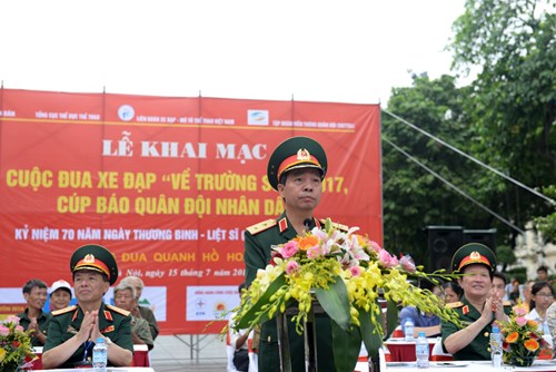 Khai mạc Cuộc đua xe đạp “Về Trường Sơn-2017, Cúp Báo Quân đội nhân dân”