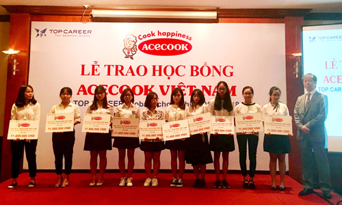 60 sinh viên xuất sắc nhận học bổng của Acecook Việt Nam
