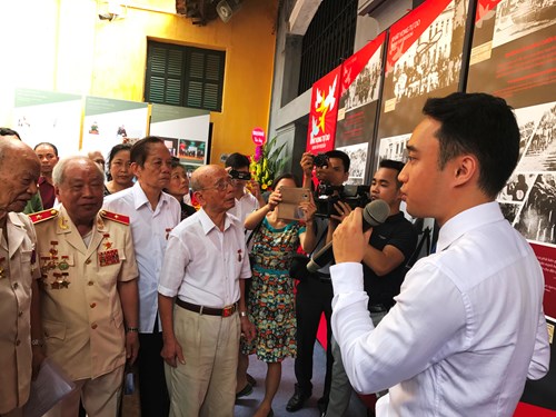 Nhiều hoạt động ý nghĩa tại Triển lãm “70 năm đền ơn đáp nghĩa”
