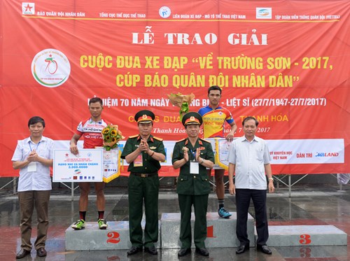 Cuộc đua xe đạp “Về Trường Sơn - 2017, Cúp Báo Quân đội nhân dân”: Vận động viên Nguyễn Tấn Hoài giành giải Nhất chặng Hà Nội - Thanh Hóa