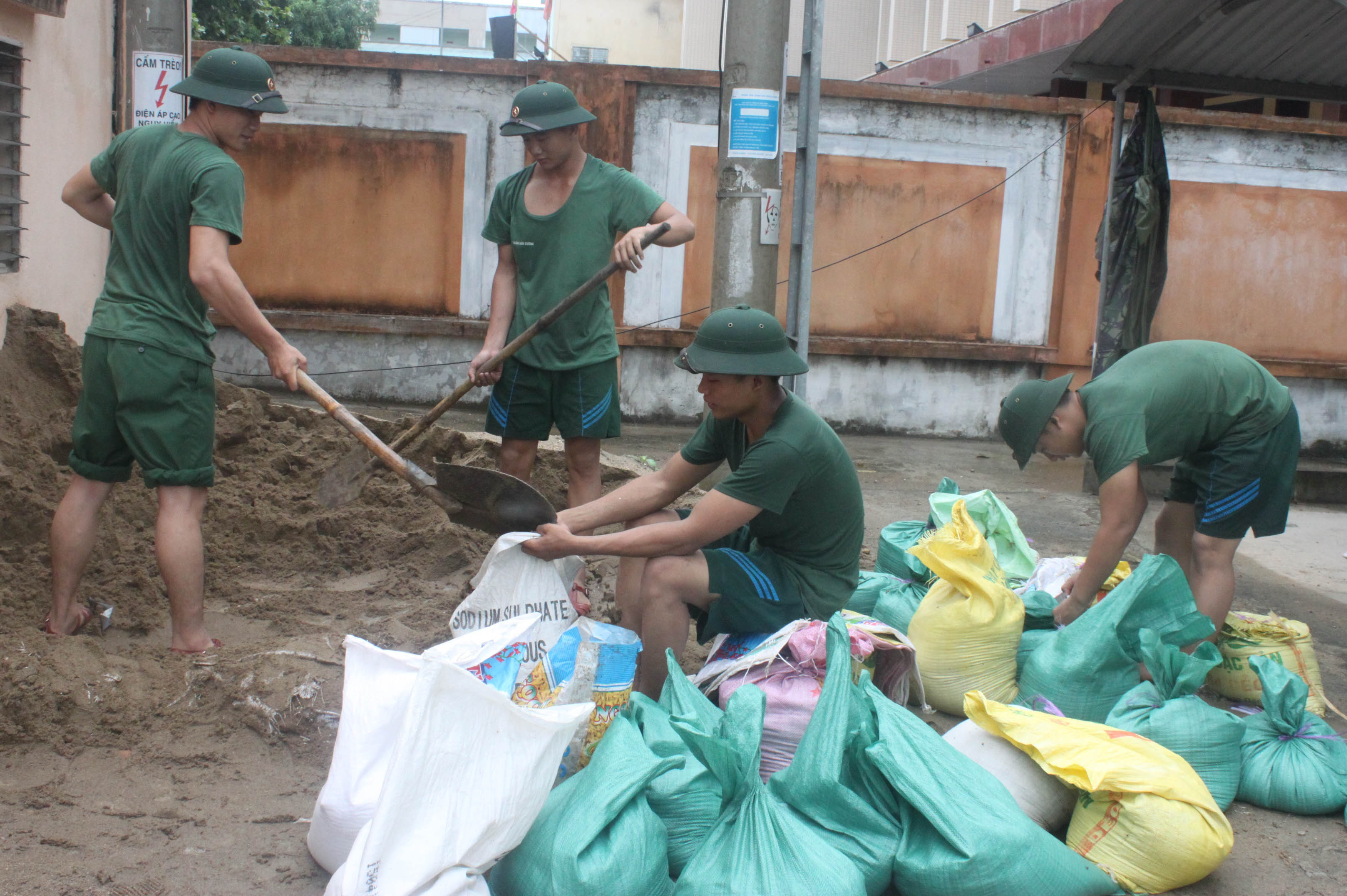 Quân khu 4 chủ động ứng phó với bão số 2 