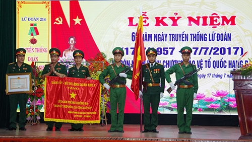 Lữ đoàn Phòng không 214 đón nhận Huân chương Bảo vệ Tổ quốc hạng Ba