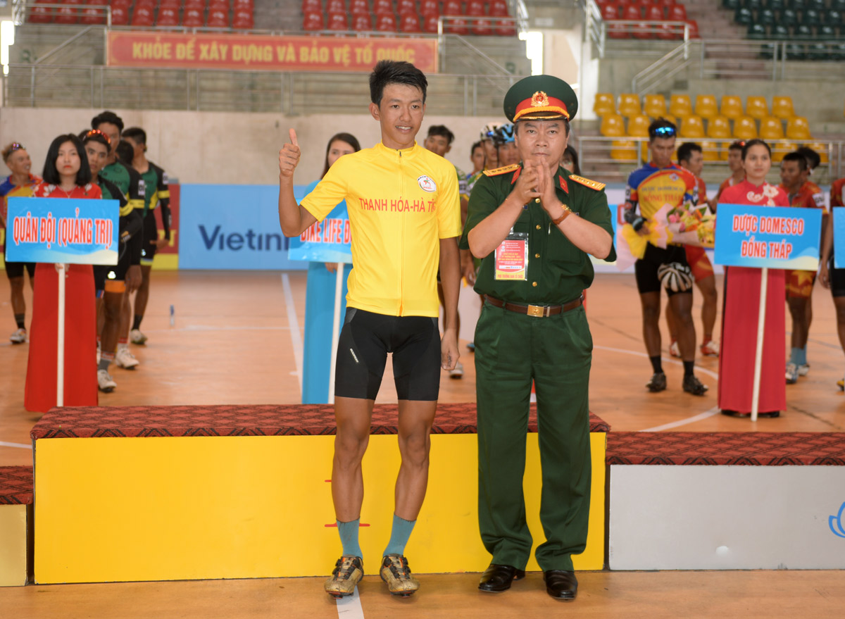 Chặng 3 Cuộc đua xe đạp “Về Trường Sơn-2017, Cúp Báo Quân đội nhân dân”: Nguyễn Cường Khang tiếp tục giữ áo vàng