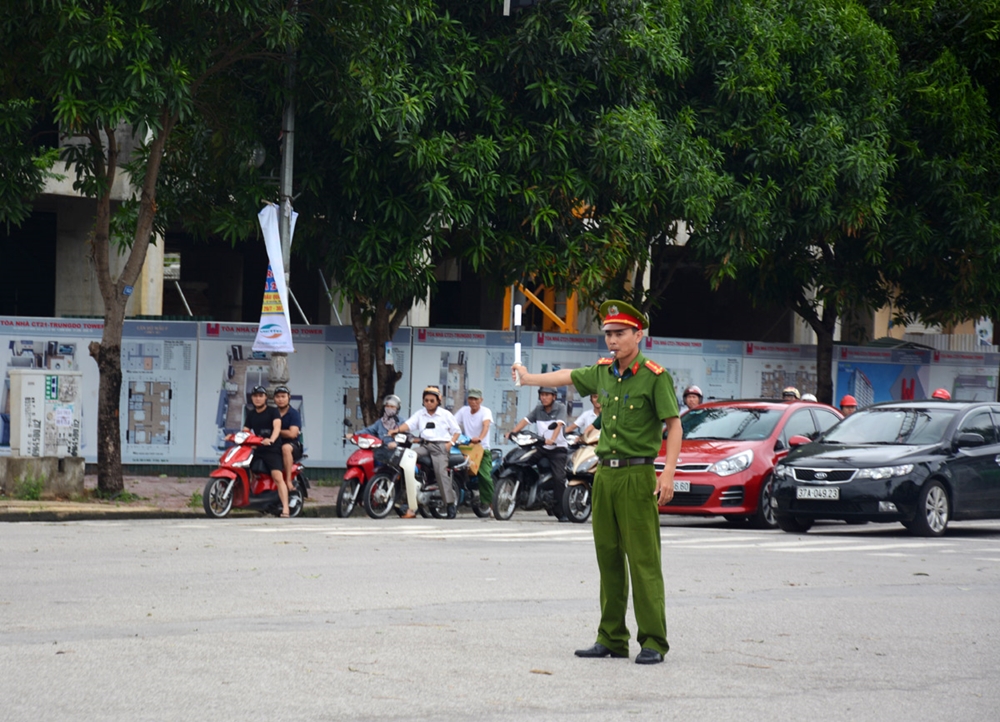 Giữ vai trò điều tiết giao thông, lực lượng Công an đã góp phần quan trọng cho hành trình thông suốt, an toàn của đoàn đua.