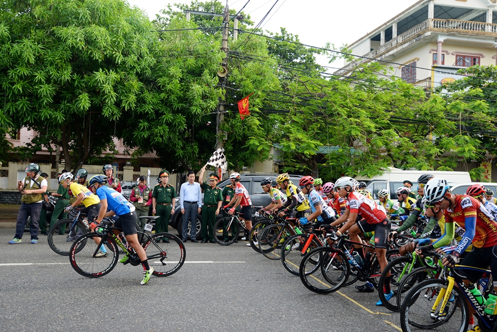 Đúng 6 giờ 45 phút sáng 18-7, chặng 4 Cuộc đua xe đạp