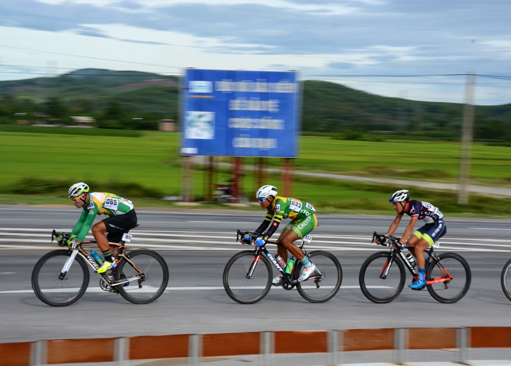 Một tốp nhỏ tiến hành bứt phá.