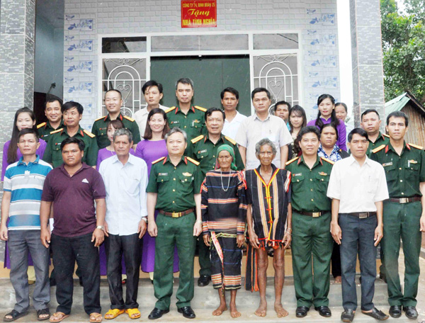 Công ty 74 trao tặng ba ngôi nhà tình nghĩa ở vùng biên giới
