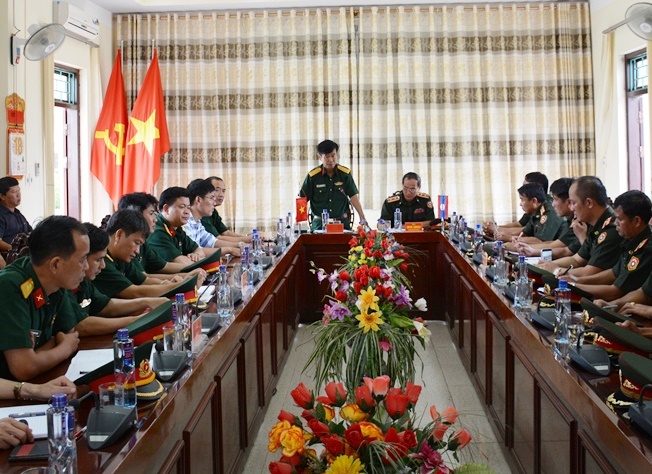 Đoàn cán bộ Thanh niên Quân đội Lào thăm Lữ đoàn 82