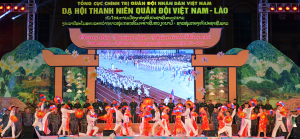 Dạ hội Thanh niên Quân đội Việt Nam-Lào - Chung dãy Trường Sơn, thắm tình đồng chí
