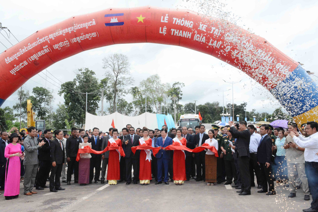 Lễ thông xe cặp cửa khẩu quốc tế Lệ Thanh (Việt Nam) - O Yadav (Cam-pu-chia)
