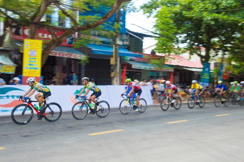 Đến vòng đua thứ 5, các tay đua bắt đầu tiến hành bứt phá.