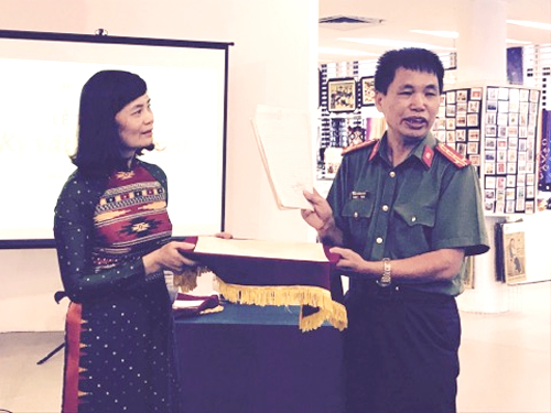 Bảo tàng Phụ nữ Việt Nam tiếp nhận kỷ vật chiến tranh