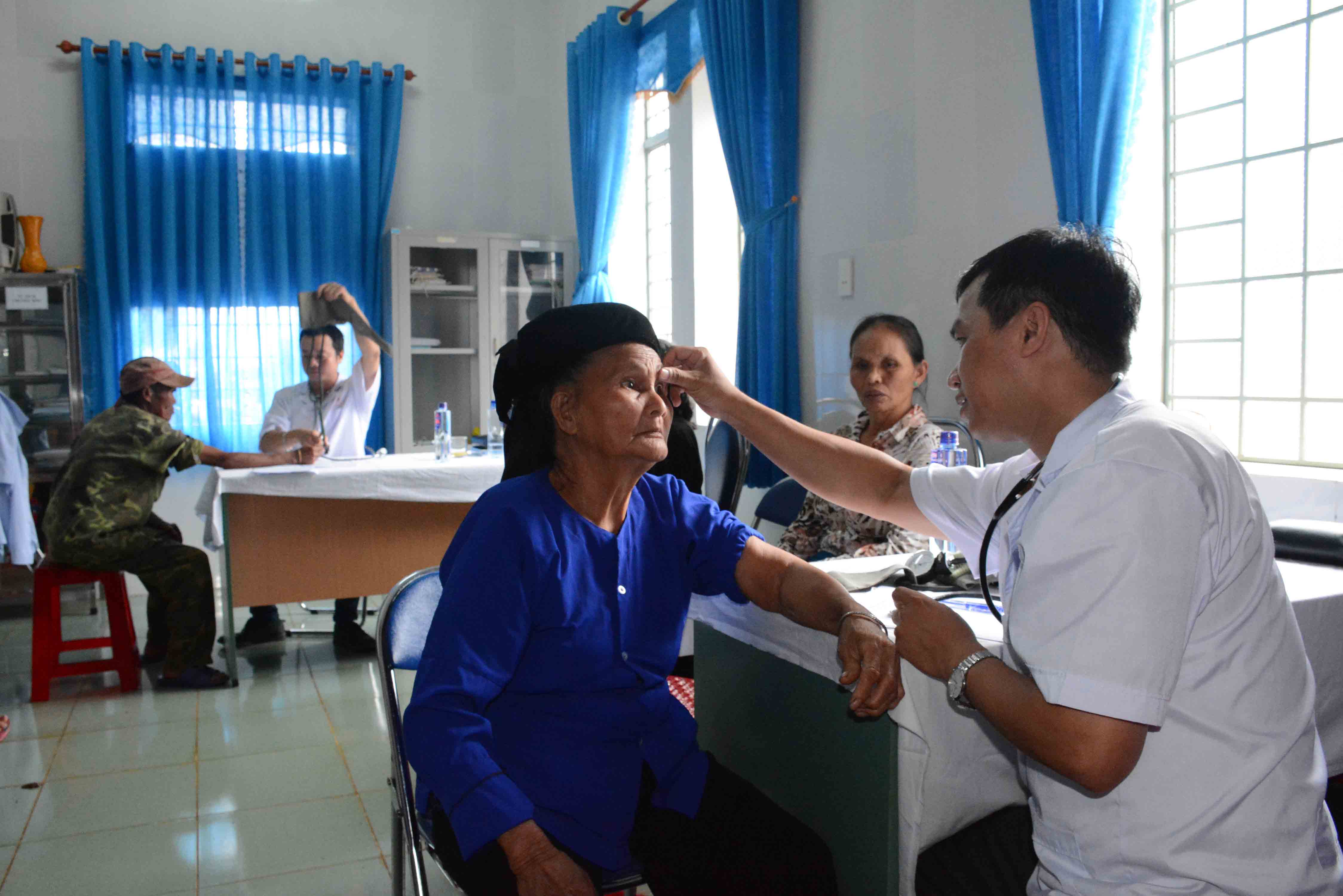 Tổng cục Kỹ thuật khám bệnh, cấp thuốc cho các đối tượng chính sách ở Gia Lai