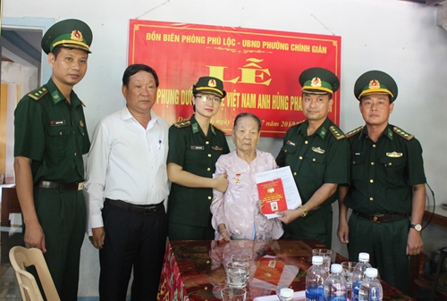 Đồn Biên phòng Phú Lộc (Đà Nẵng) nhận phụng dưỡng Bà mẹ Việt Nam anh hùng