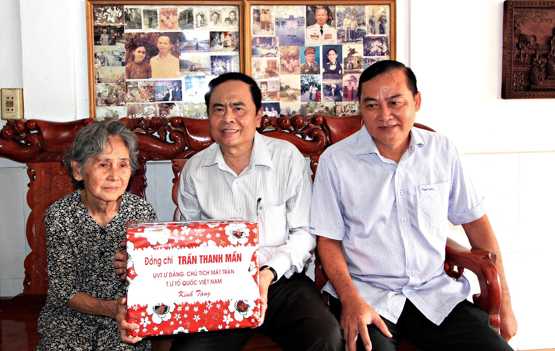 Chủ tịch UB Trung ương MTTQ Việt Nam thăm, tặng quà gia đình chính sách tại Hậu Giang và Cần Thơ