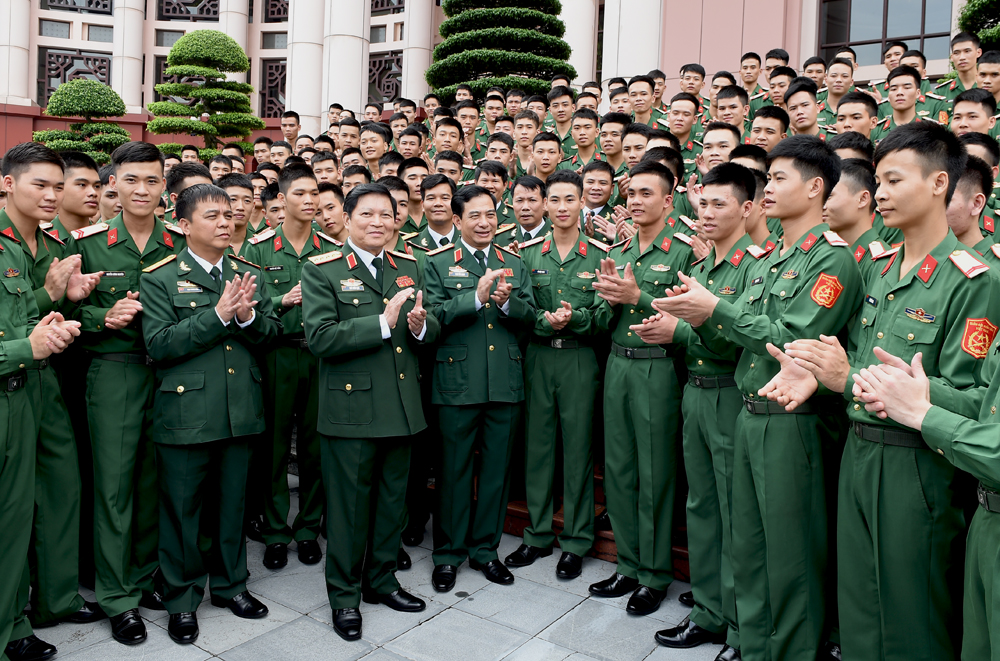 Đại tướng Ngô Xuân Lịch gặp mặt các chiến sĩ xuất ngũ đợt 2 năm 2017 của Lữ đoàn 144