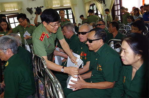 Đời đời ghi nhớ công ơn liệt sĩ, thương binh, người có công với cách mạng 