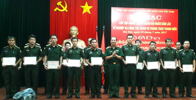 Bế mạc tập huấn công tác Đoàn cho cán bộ Quân đội nhân dân Lào