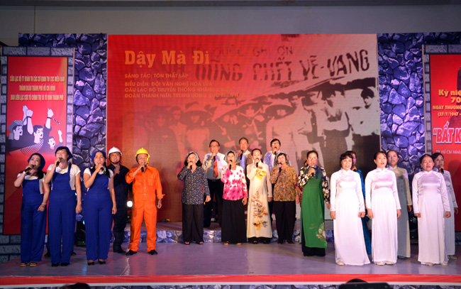 Giao lưu “Nhớ ơn liệt sĩ – noi gương những người anh hùng bất khuất, kiên trung”