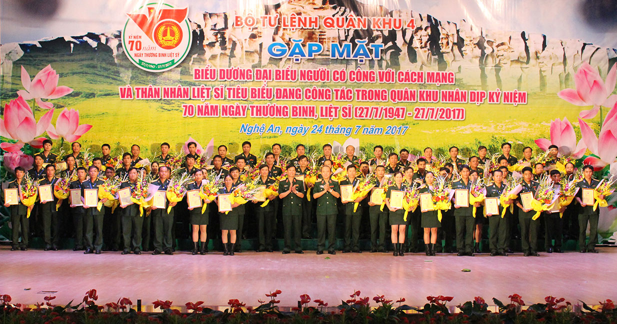 Gặp mặt, biểu dương người có công, thân nhân liệt sĩ tiêu biểu
