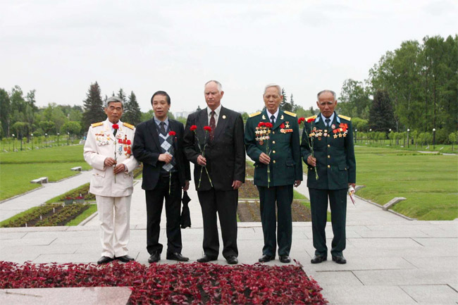 Gặp lại những người bạn chiến đấu trên xứ sở Bạch Dương