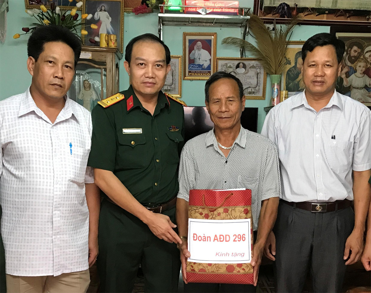 Cả nước chăm lo người có công
