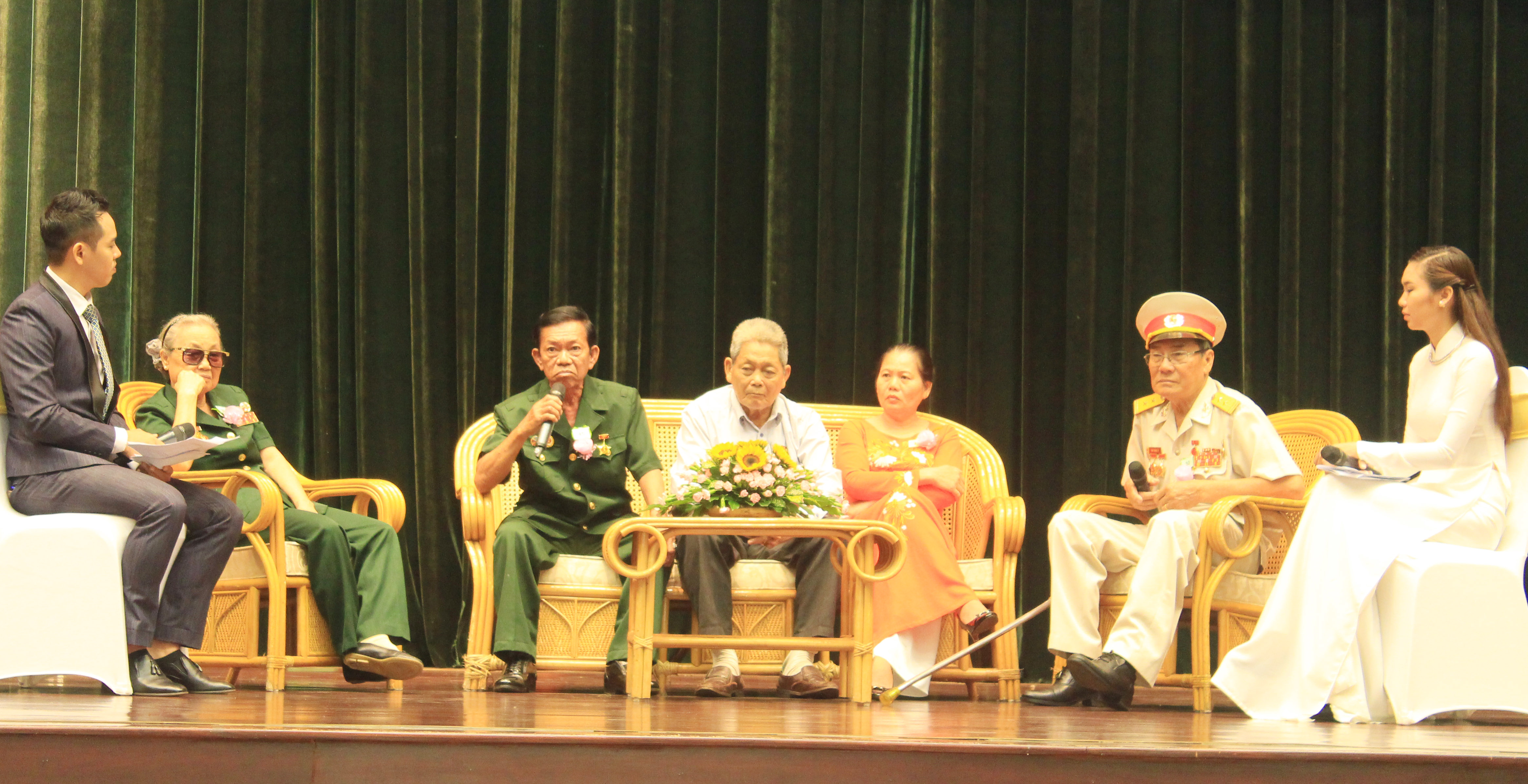 Tuyên dương “Gương trọn nghĩa, vẹn tình, cùng thương binh vượt khó”