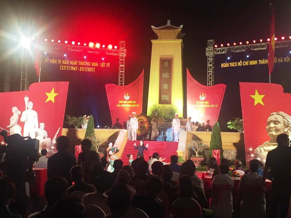 Thắp nến tri ân các anh hùng liệt sĩ 
