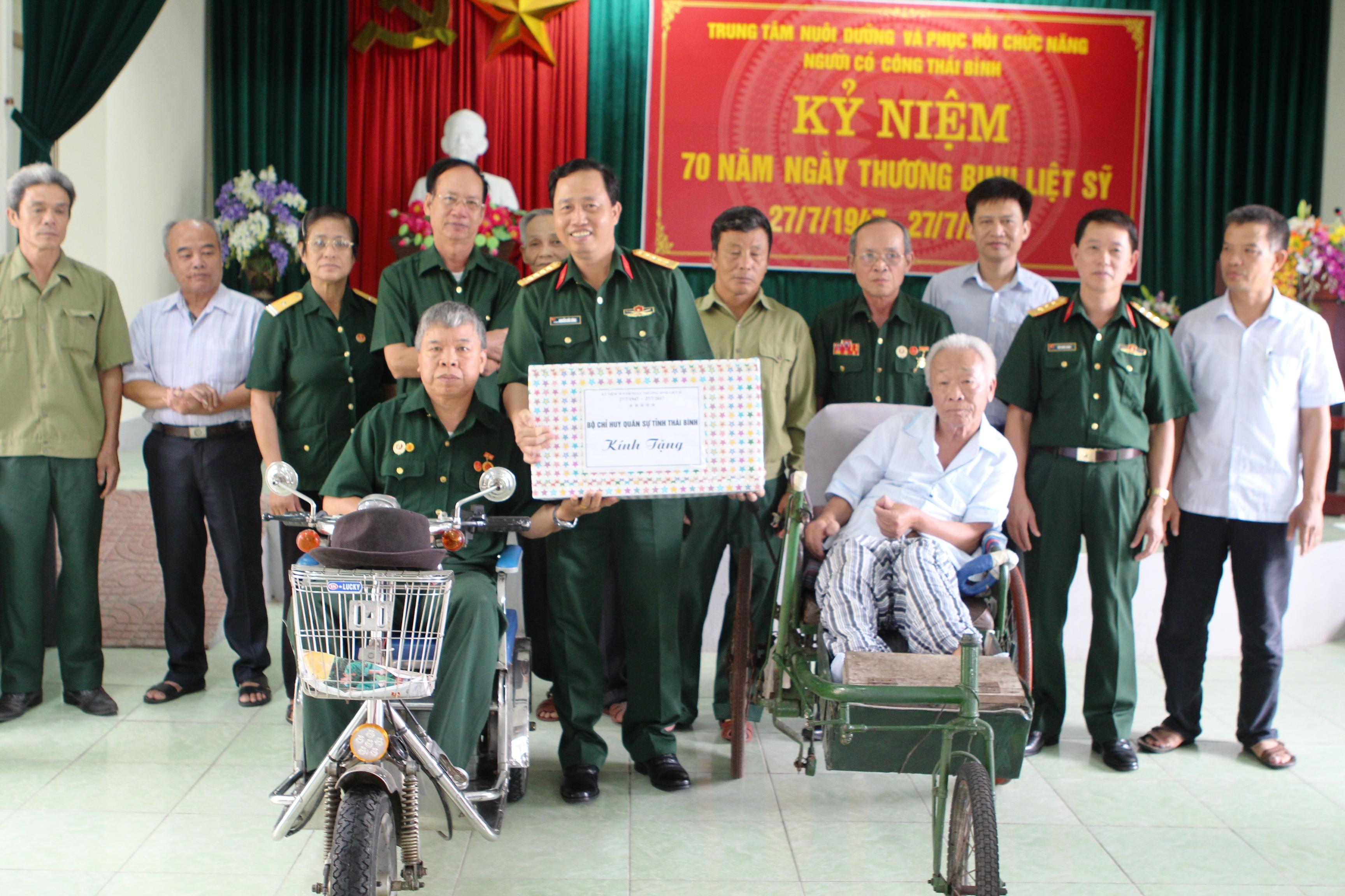 Tri ân trên quê lúa    