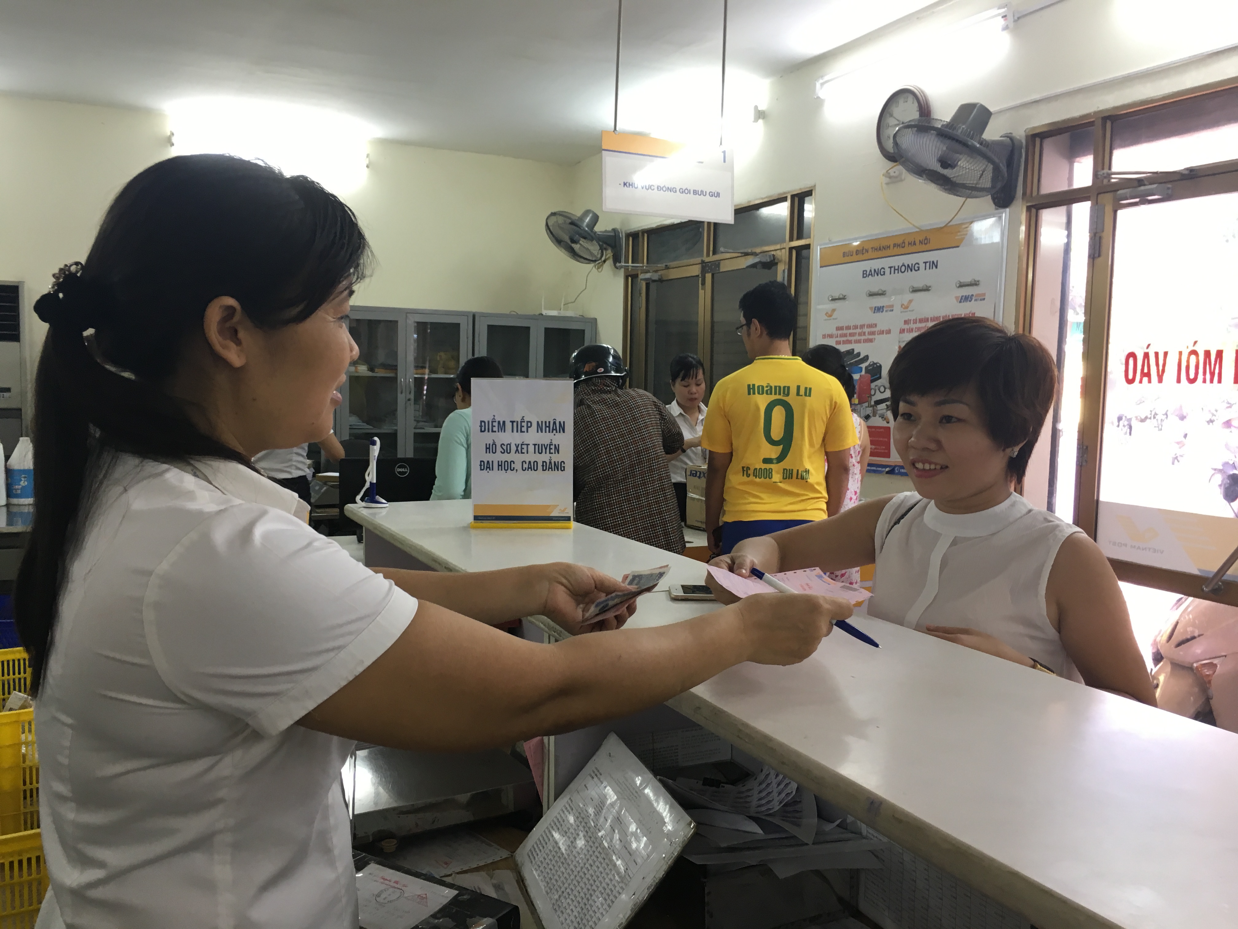 Chuyển phát hồ sơ và lệ phí xét tuyển các trường đại học, cao đẳng qua bưu điện