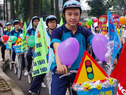 XÂY DỰNG VĂN HÓA GIAO THÔNG