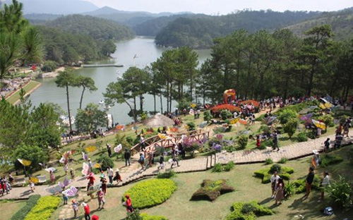 XÂY DỰNG MÔI TRƯỜNG DU LỊCH VĂN MINH, THÂN THIỆN