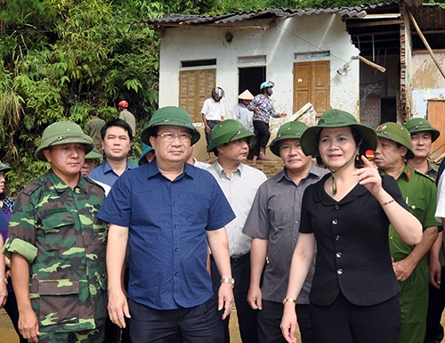 Ngay sau khi lũ quét xảy ra tại huyện Mù Cang Chải, Phó thủ tướng Trịnh Đình Dũng và lãnh đạo tỉnh Yên Bái đã nhanh chóng có mặt tại hiện trường chỉ đạo công tác khắc phục hậu quả.