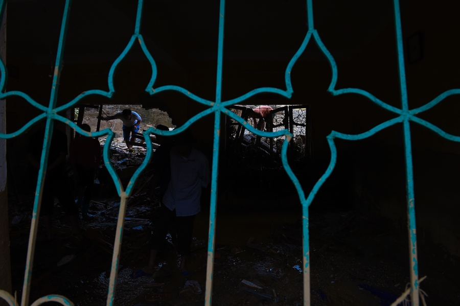 Trước khi dọn dẹp, các công trình được kiểm tra để đảm bảo an toàn.