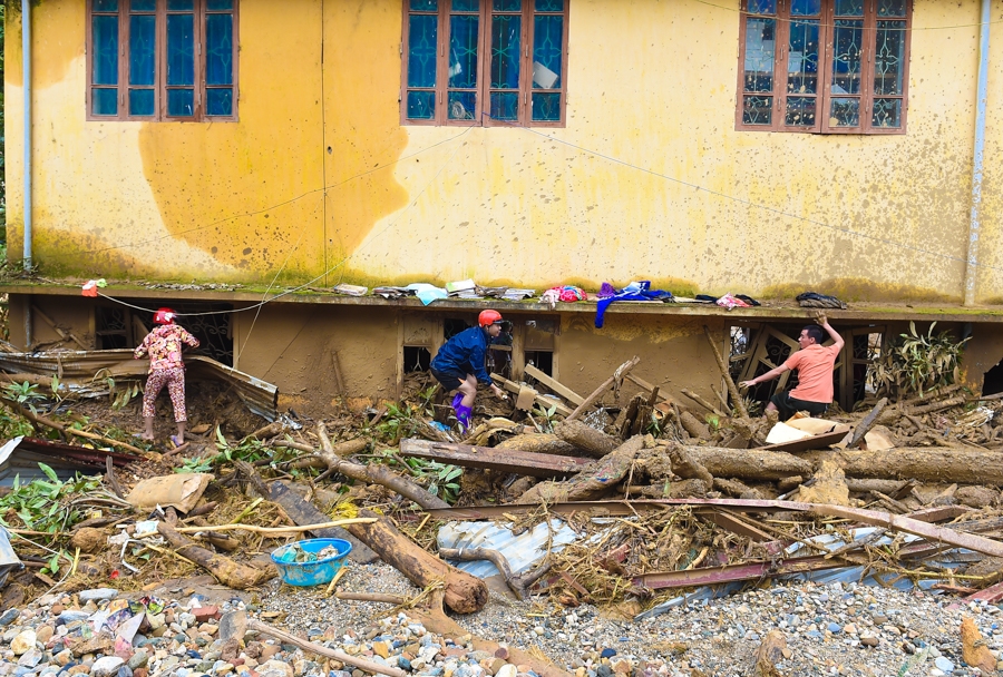 Trường THCS Võ Thị Sáu tại thị trấn Mù Cang Chải bị hư hại nặng sau vụ lũ quét.