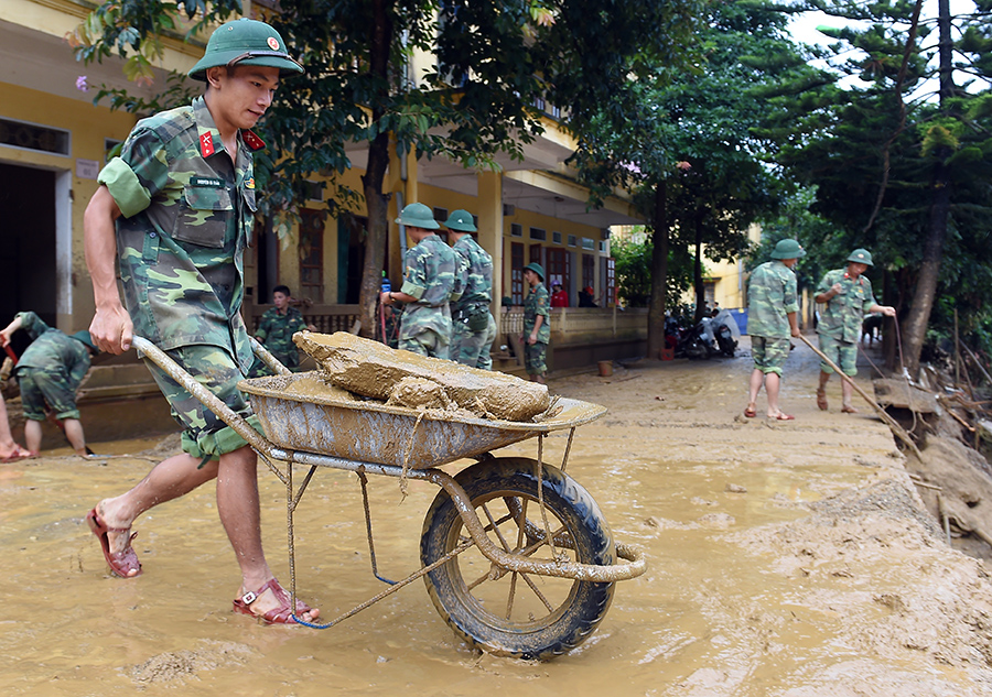 Sư đoàn 316 khẩn trương giúp dân khắc phục hậu quả lũ quét tại Mù Cang Chải