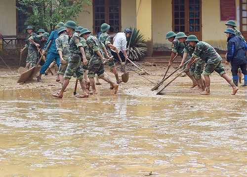 Ngời sáng hình ảnh Bộ đội Cụ Hồ nơi tâm lũ