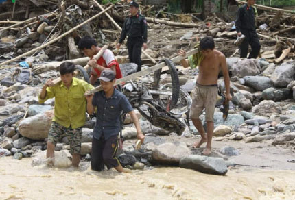 Lũ quét ở Mường La: Số người thương vong tiếp tục tăng